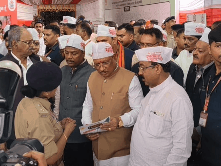 सड़क सुरक्षा अभियान में CM साय की पहल:रायपुर पुलिस के नए प्रयासों की ली जानकारी, ट्रैफिक हैकथॉन की तारीफ की