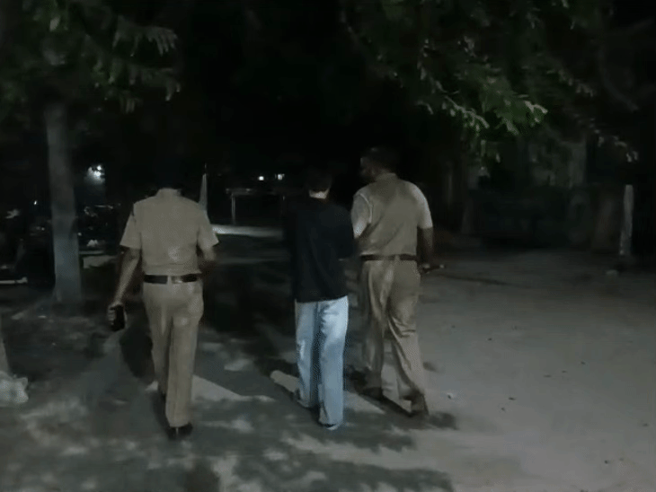 जालंधर के सिविल अस्पताल में सरेआम लहाराया पिस्टल:मौके पर पहुंची पुलिस, एक को पकड़ा, ADCP 1 को मामले में जानकारी नहीं