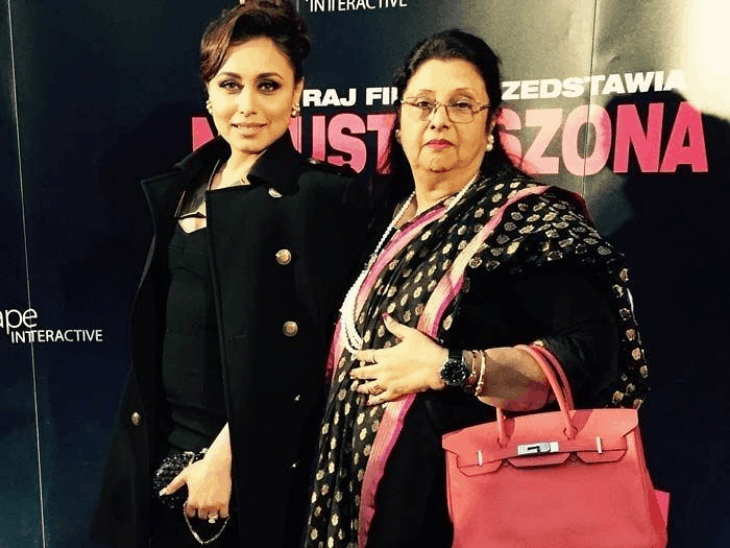 रानी मुखर्जी की मां के निधन पर पहुंचे बॉलीवुड स्टार्स:शाहरुख-आमिर और आलिया श्रद्धांजलि देने पहुंचे; जुहू में हुआ अंतिम संस्कार