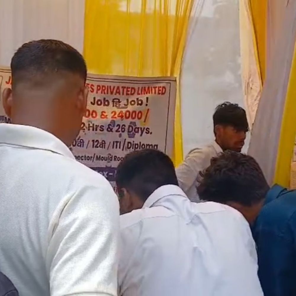 नवादा में दिव्यांगों के लिए रोजगार कैंप,15 पदों पर भर्ती:मैट्रिक पास 18 से 33 वर्ष के अभ्यर्थी ले सकेंगे हिस्सा, 35 हजार सैलरी-इंश्योरेंस