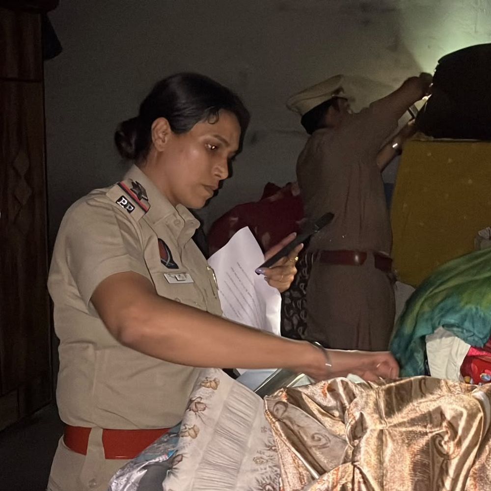 अमृतसर पुलिस का सर्च ऑपरेशन, 13 लोग गिरफ्तार:मकानों की तलाशी, संदिग्ध व्यक्तियों से पूछताछ, 2 केस दर्ज, 5 को भेजा नशा मुक्ति केंद्र