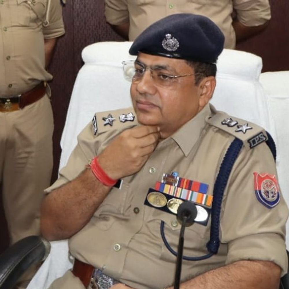 शामली में 9 पुलिसकर्मी के कार्यक्षेत्र बदले:एसपी ने पुलिस लाइंस से थानों तक दी जिम्मेदारी, झिंझाना और कैराना में भी बदलाव