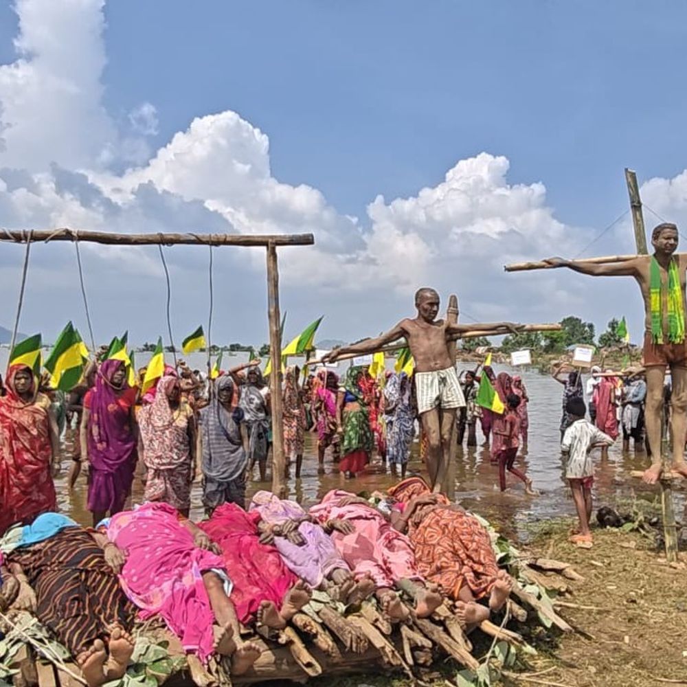 चिता आंदोलन के 12वें दिन 'सूली सत्याग्रह' शुरू:प्रदर्शनकारी बोले- केन-बेतवा समेत कई परियोजनाओं के विस्थापितों को पुनर्वास नहीं मिला