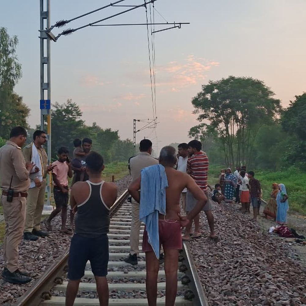 मुंबई से लौटे युवक की घर पहुंचने से पहले मौत:बहराइच में रेलवे ट्रैक पर हादसा, बेटे से मिलने घर लौटते समय गई जान