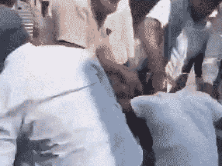 बिजनौर में बिजली चेकिंग के दौरान जेई को पीटा:चारपाई पर बैठाकर थप्पड़-घूंसे मारे, केबल में कट लगाकर हीटर चलाते पकड़ा था