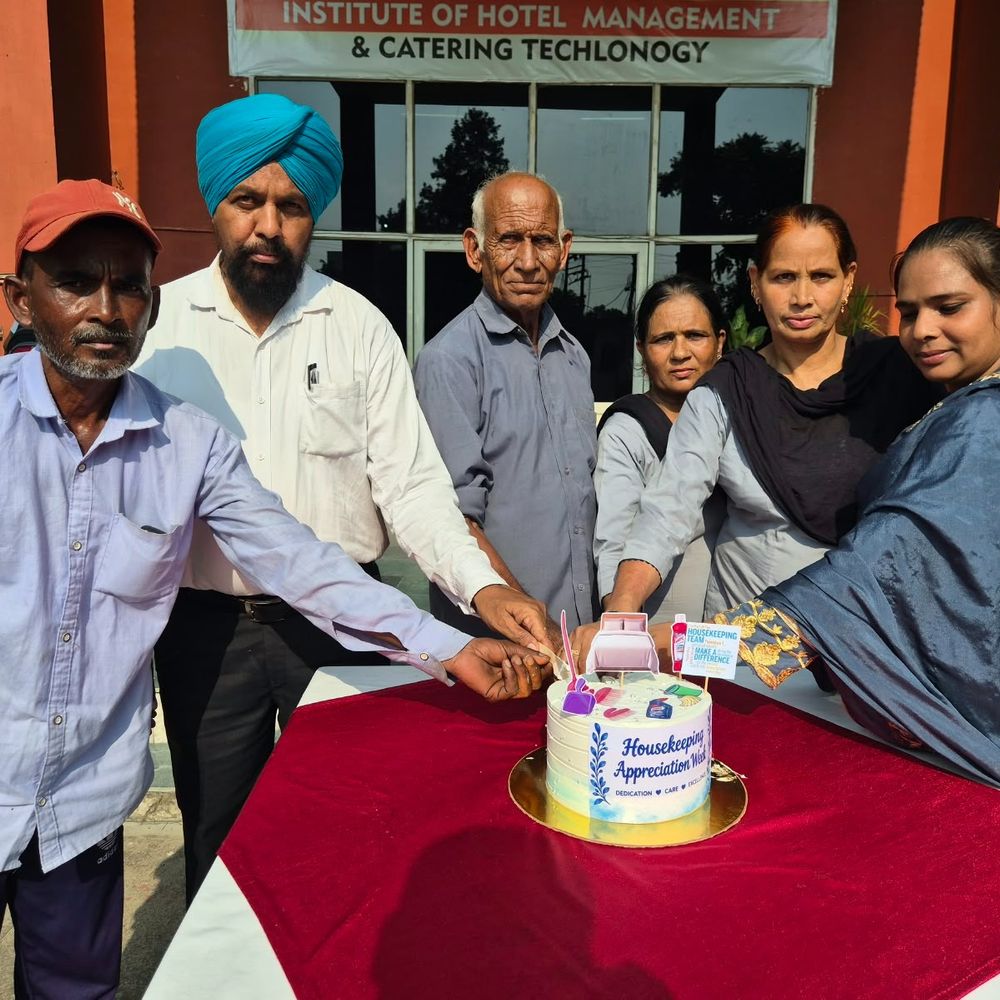 सेंट सोल्जर संस्थान में कराई पोस्टर प्रतियोगिता