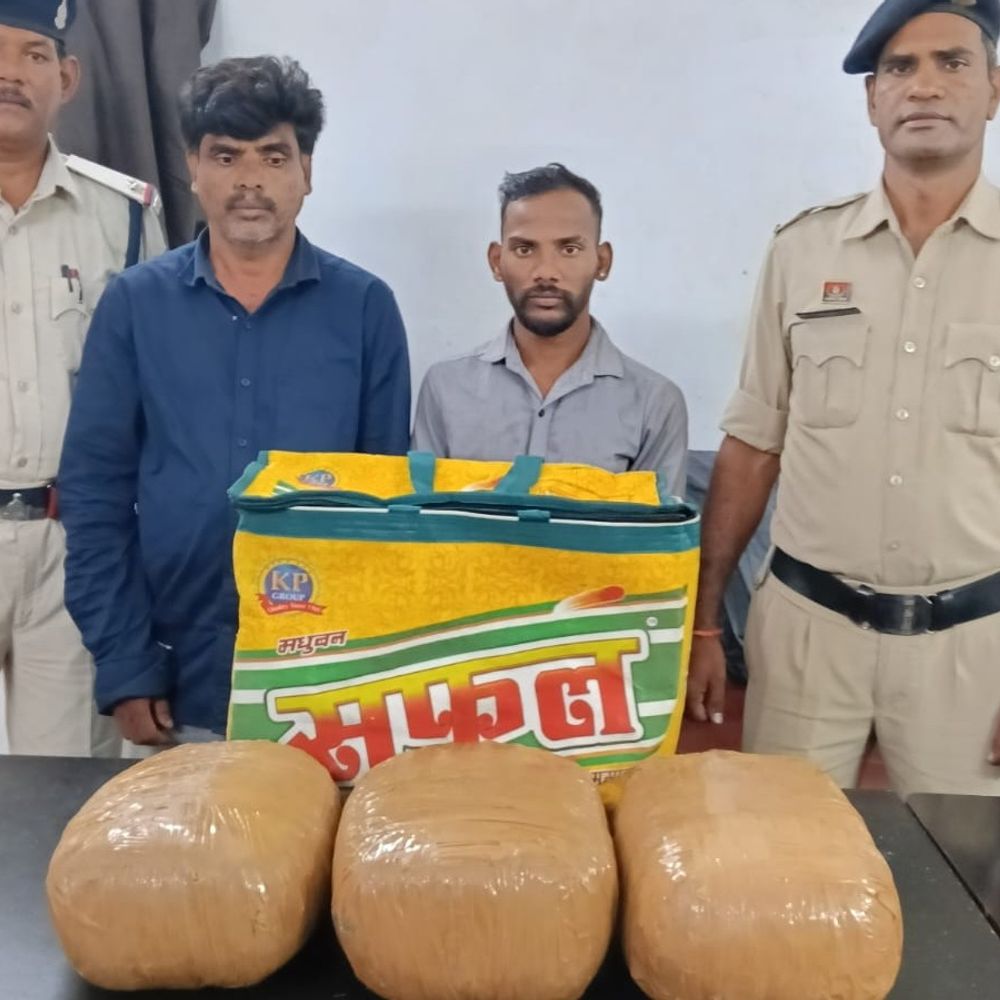 रायपुर में 14.555 किलो गांजा जब्त, 4 गिरफ्तार:पान मसाला की पैकिंग और टेप में छिपाकर रखी थी गांजे की खेप