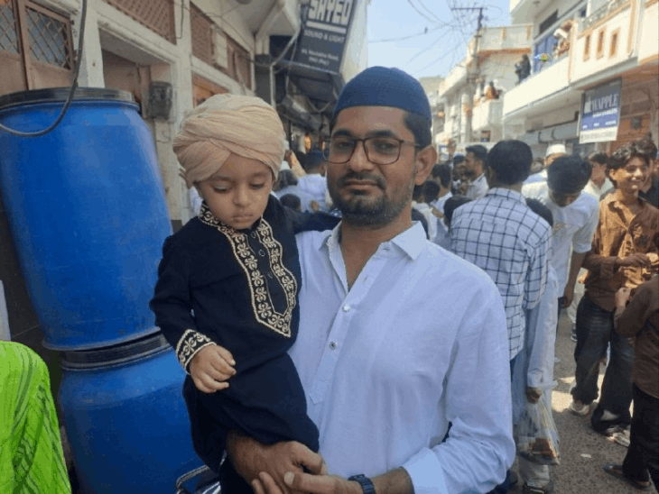 पाली में हजरत गोसे आजम की याद में निकाला जुलूस:रास्ते में जगह-जगह बरसाए फूल