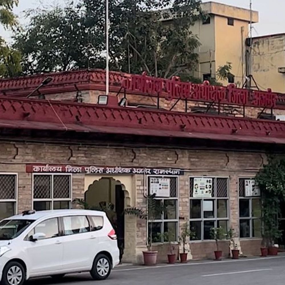शादी डॉट कॉम पर दोस्ती, महिला ने 1.35 लाख हड़पे:उम्रकैद की सजा काट रहा बंदी खुली जेल से फरार, जेल अधीक्षक ने सिविल लाइंस थाने में दी रिपोर्ट