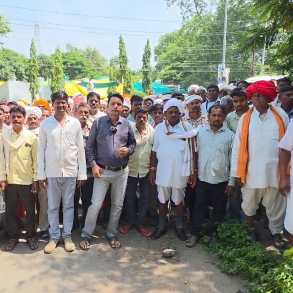 झाबुआ में तड़वी-पटेलों ने रैली निकली, कलेक्ट्रेट पहुंचे:बोले- सरकार ने नियुक्त किया, लेकिन काम नहीं दे रही, मांगें नहीं मानी तो आंदोलन करेंगे
