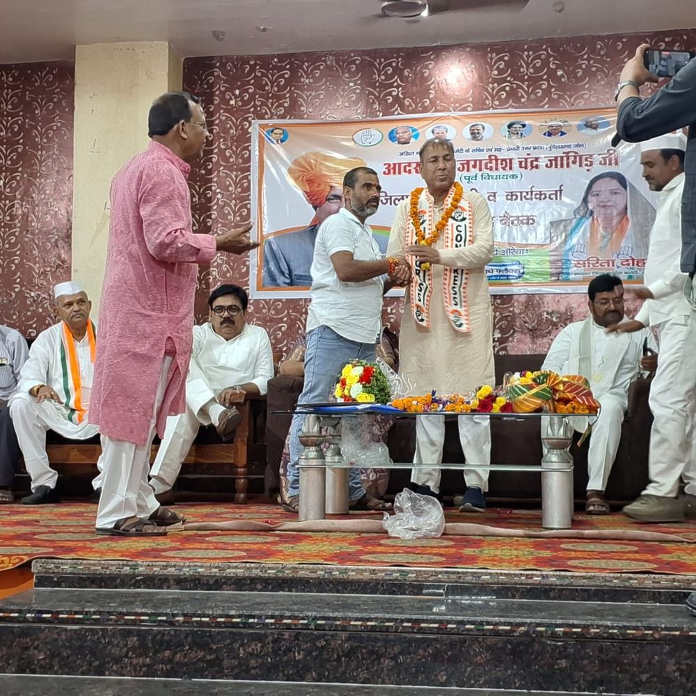 औरैया में कांग्रेस की बैठक:बूथ स्तर तक संगठन मजबूत करने पर जोर, राष्ट्रीय सचिव जांगिड़ बोले- 403 विधानसभा सीटों पर तैयारी