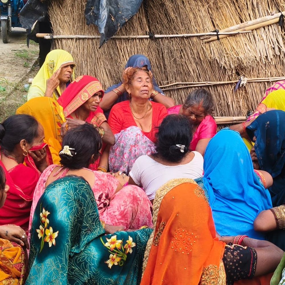 पुश्तैनी बंगले में आग लगाने का आरोप:कानपुर देहात में सदमे में 60 साल की बुजुर्ग महिला की मौत