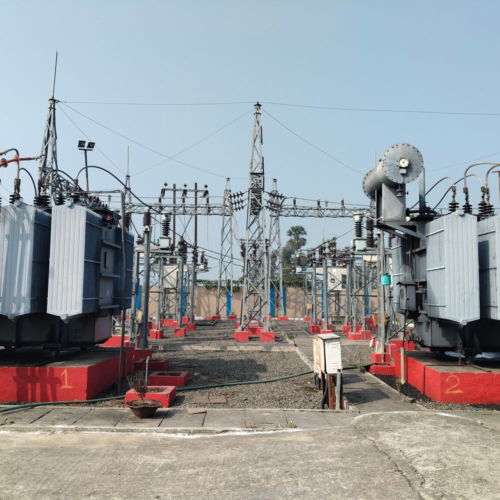 कलवाड़ा में 11 KV तार टूटने पर विवाद:घर मालिक ने रोकी मरम्मत, 8 इलाकों में बिजली गुल; विभाग कानूनी कार्रवाई की तैयारी में