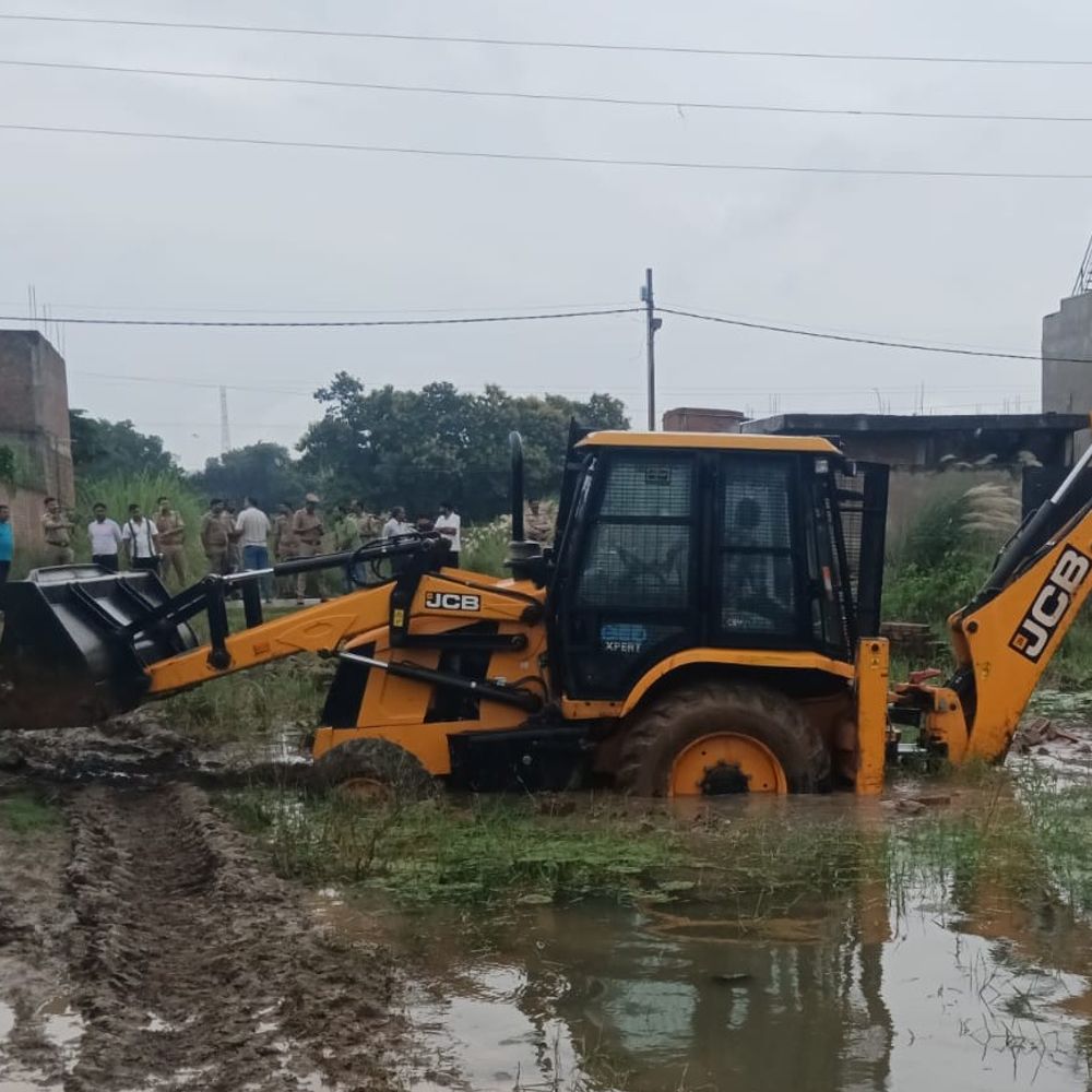 प्रयागराज में PDA ने दो बीघे की अवैध प्लाटिंग ध्वस्त:पंकज, पीयूष और शालिनी के खिलाफ FIR की तैयारी, धनुआ में हुई कार्रवाई