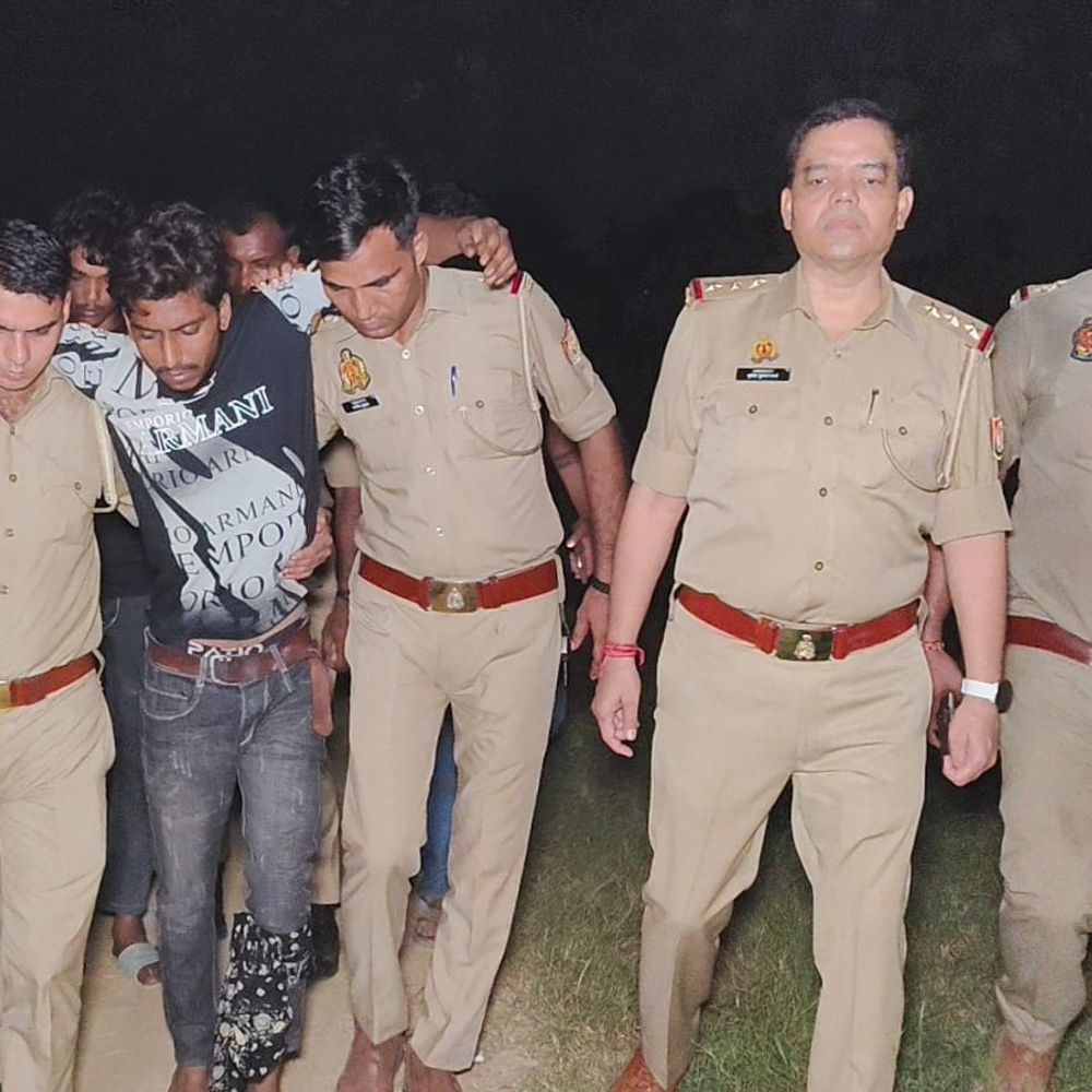 मुजफ्फरनगर में पुलिस और चोरों से पुलिस की मुठभेड़:एटीएम की दीवार तोड़कर की थी दुकान में चोरी, एक बदमाश को लगी गोली, दूसरा कांबिंग में पकड़ा