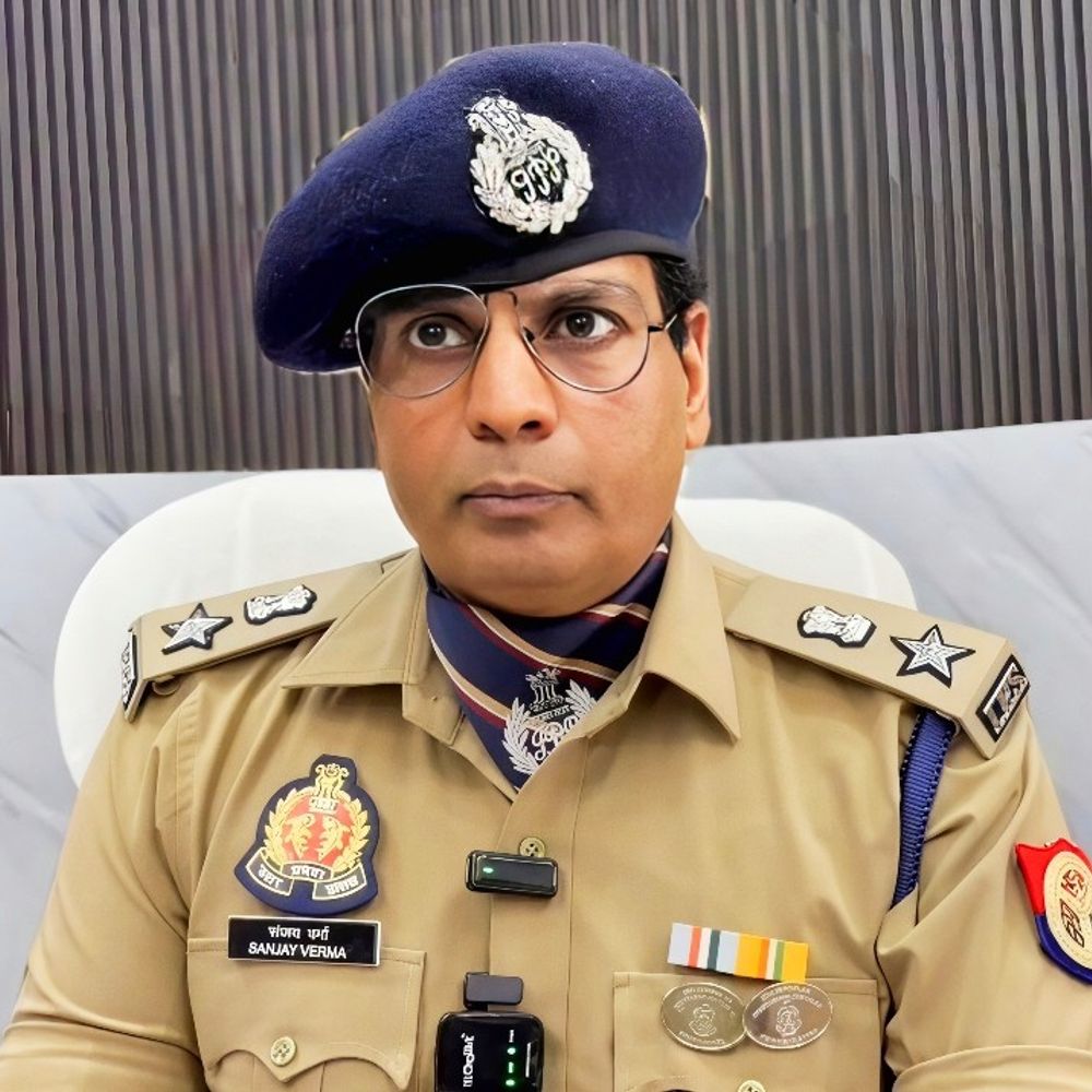 मुजफ्फरनगर में देर रात 31 दरोगा-इंस्पेक्टर इधर से उधर:महिला थाना प्रभारी बदलीं, कई थानों-चौकियों के प्रभार में बदलाव; लाइन हाजिर दरोगाओं को भी मिली नई तैनाती