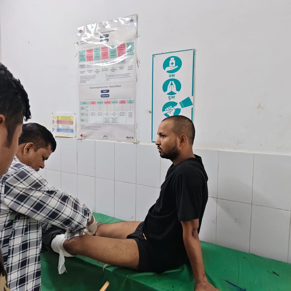 अनीस हत्याकांड का इनामी आरोपी मुठभेड़ में गिरफ्तार:पैर में लगी गोली, तमंचा-कारतूस और बिना नंबर की बाइक बरामद