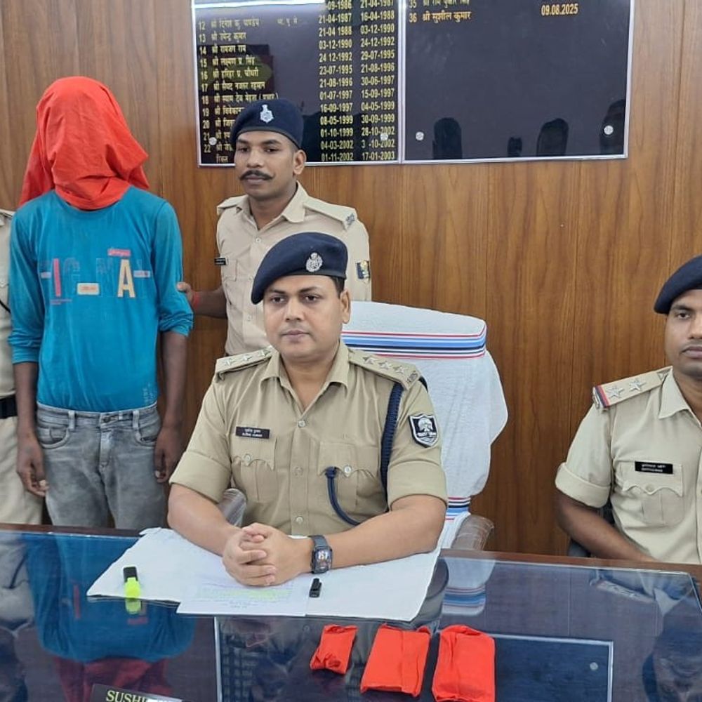 मोबाइल लूट के समय युवक को गोली मारी, एक पकड़ाया:अररिया में लूटा मोबाइल और घटना में इस्तेमाल बाइक बरामद