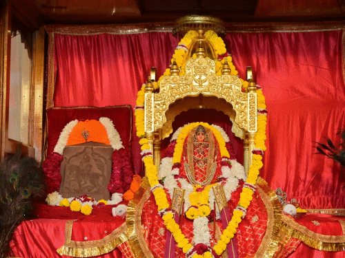 जसोलधाम में त्रयोदशी पर उमड़ी श्रद्धालुओं की भीड़:मंगला आरती से शुरू हुए दर्शन, दिनभर गूंजे मां के जयकारे; नवविवाहितों ने भी लिया आशीर्वाद