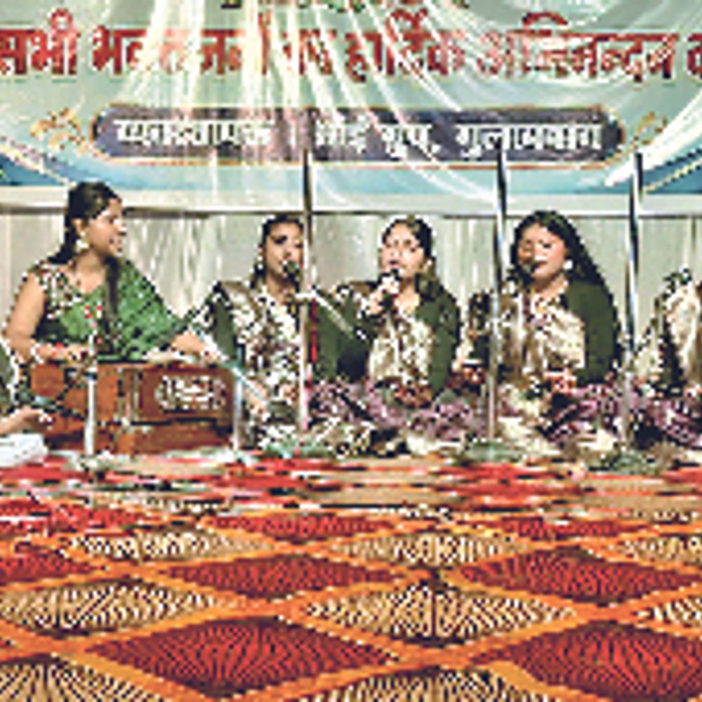 जाट-जटिन, कजरी और झूमर से गूंजा गुलाबबाग का प्रांगण
