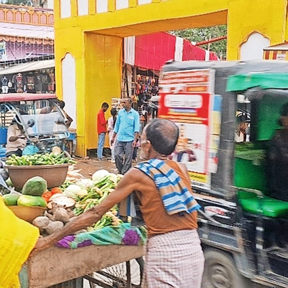 रेलवे स्टेशन रोड में यातायात दो रूट लाइन में बांटा गया, आने-जाने की व्यवस्था रहेगी