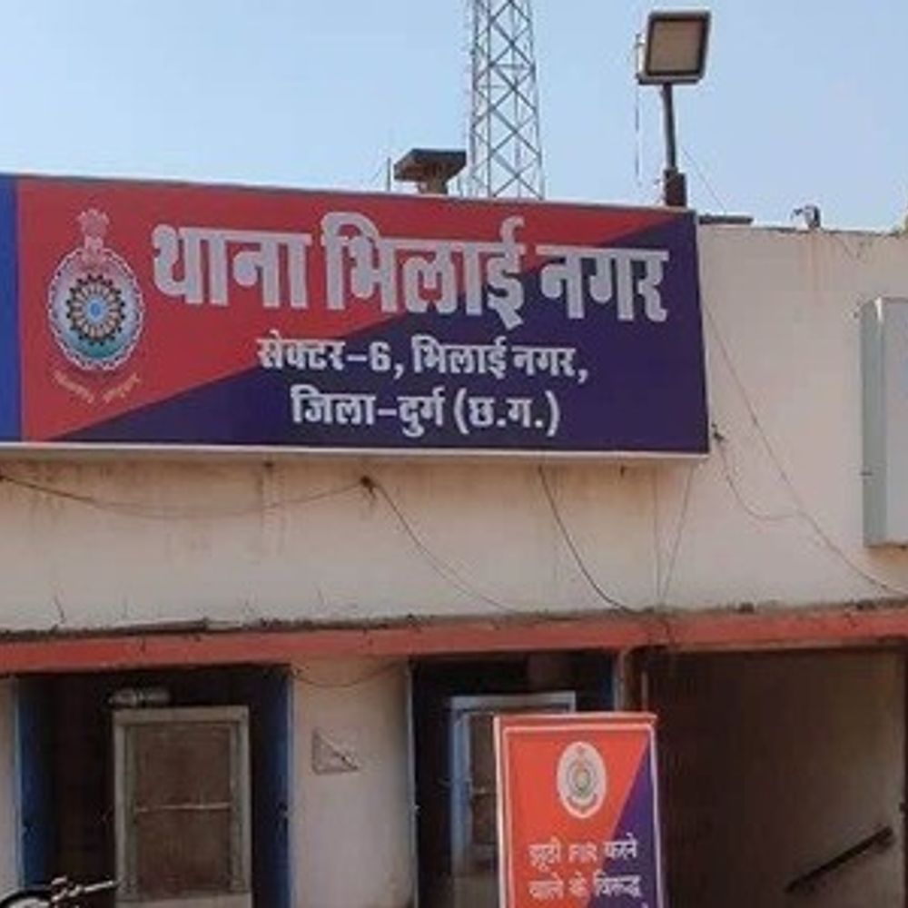 ट्यूशन से घर लौट रही छात्रा से छेड़छाड़:खंडहर में रेप की कोशिश, राहगीर ने देखा तो भागे; 4 घंटे में नाबालिग समेत 2 गिरफ्तार
