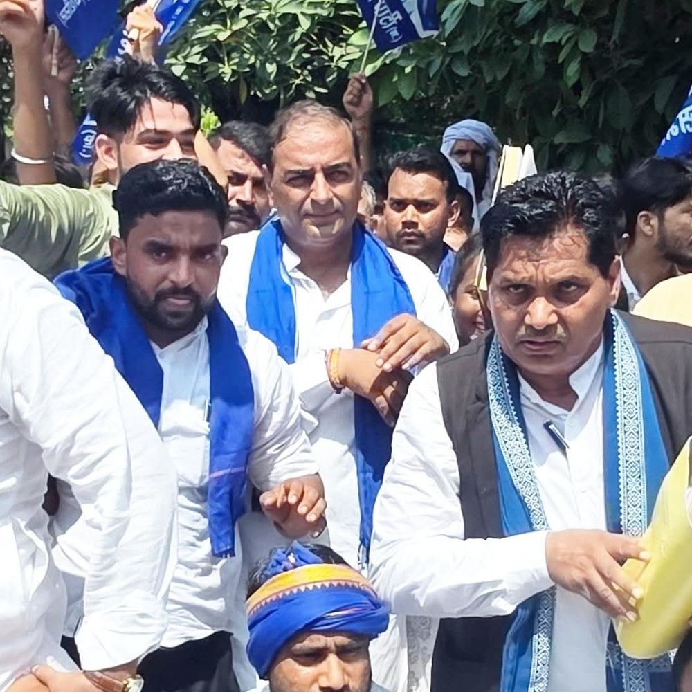 'महिलाओं को 50% आरक्षण और कोटे में कोटा मिले':मेरठ में आजाद समाज पार्टी ने प्रदर्शन कर मांगें रखीं, कहा-रिजर्व पदों पर बैकलॉग भर्ती हो