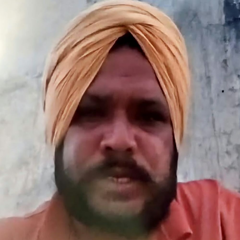 बठिंडा में पानी की टंकी पर चढ़ा पूर्व सैनिक:चाउके गांव का मामला,बोला- जमीन के पैसे नहीं लौटाए तो यहीं बैठा रहूंगा
