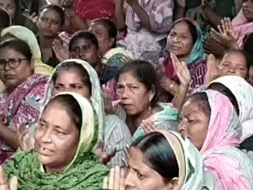 पठानकोट में सफाई कर्मचारियों का प्रदर्शन:वेतन न मिलने पर दूसरे दिन भी जताया रोष; बोले- 25 तक सैलरी नहीं मिली तो फूंकेंगे पुतला