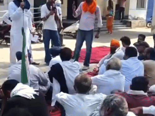 फाजिल्का थाने में किसानों का धरना:नशे के खिलाफ बनी कमेटी पर हमले का आरोप, बोले- शिकायत पर सुनवाई नहीं हुई