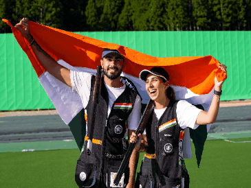 एशियन गेम्स के 5वें दिन तीसरा मेडल आया:नारूका-धालीवाल स्कीट में नंबर-3 रहे, रोशिबिना को वुशु में सिल्वर; सतनाम-सलमान को रोइंग में ब्रॉन्ज