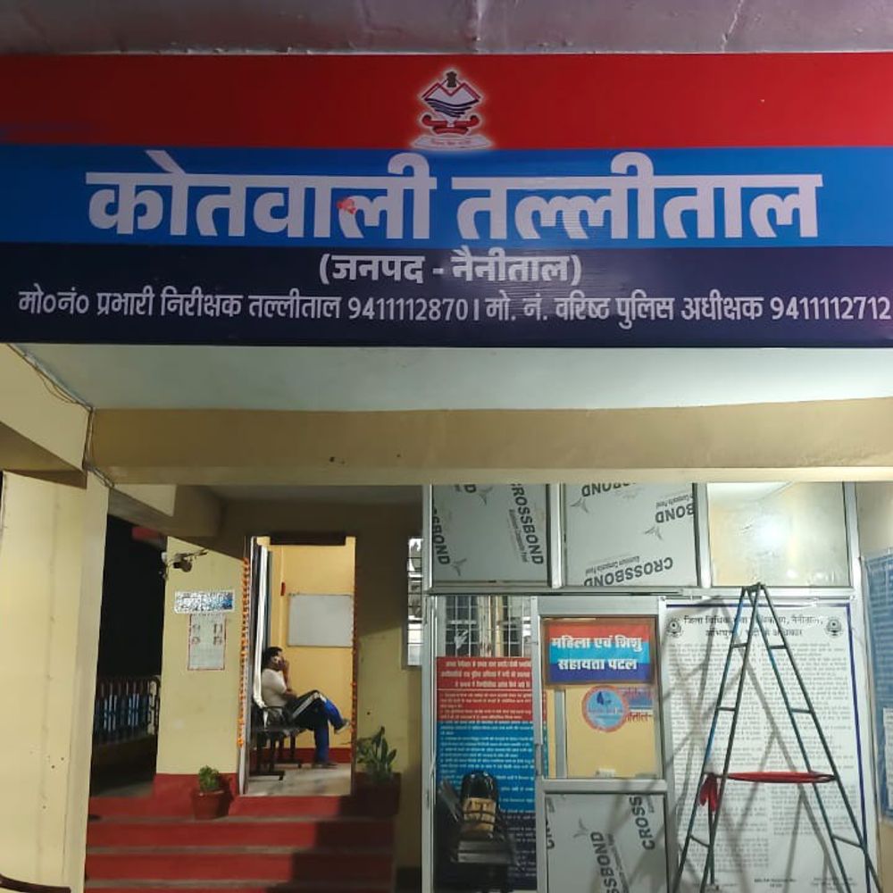 कैंची धाम के श्रद्धालुओं की ट्रेन में हुई दोस्ती:होटल में 4 मोबाइल-13,500 रुपए और चांदी की चेन चोरी, पुलिस जांच में जुटी