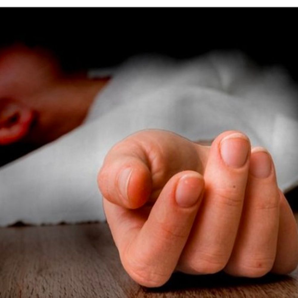 तरनतारन में सौतेले बेटे ने किया मां का मर्डर:चाकू मारकर हुआ फरार, जान बचाने को घर से बाहर निकली, गली में पीछे दौड़ा