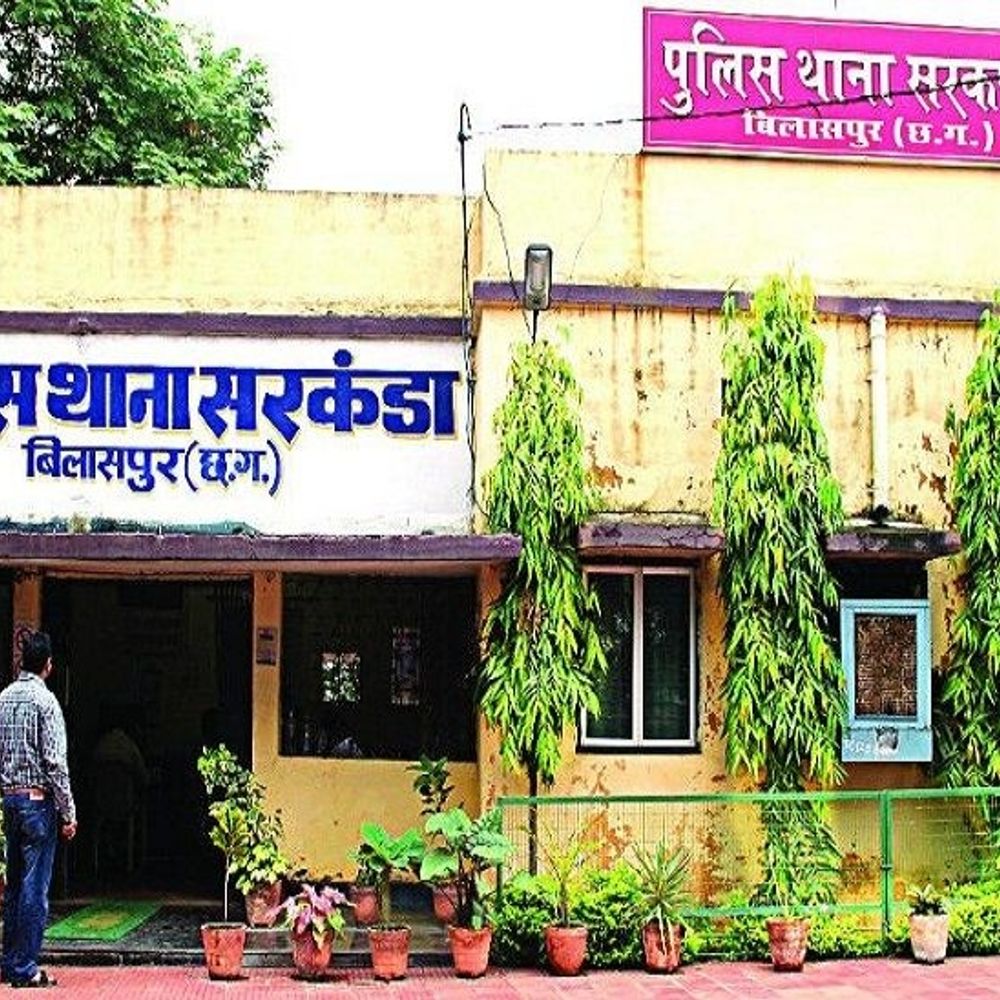 चोरी के आरोपी को छोड़ा...2-लाख रुपए वसूली का आरोप:महिला बोली- पति को गिरफ्तार कर भेजा जेल, गहने खरीदने वाले सोनार की नहीं हुई गिरफ्तारी