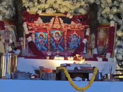 भैरूजी के भजनों पर देर रात तक झूमे श्रद्धालु:51 दीपकों से हुई महाआरती; देर रात तक तक चला भजनों का दौर
