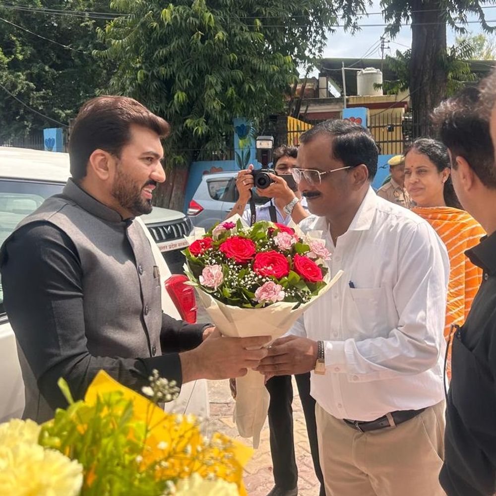 नगर आयुक्त हिमांशु कौशिक ने संभाला चार्ज:मुरादाबाद में पौने तीन साल नगर आयुक्त रहे दिव्यांशु पटेल की जगह ली