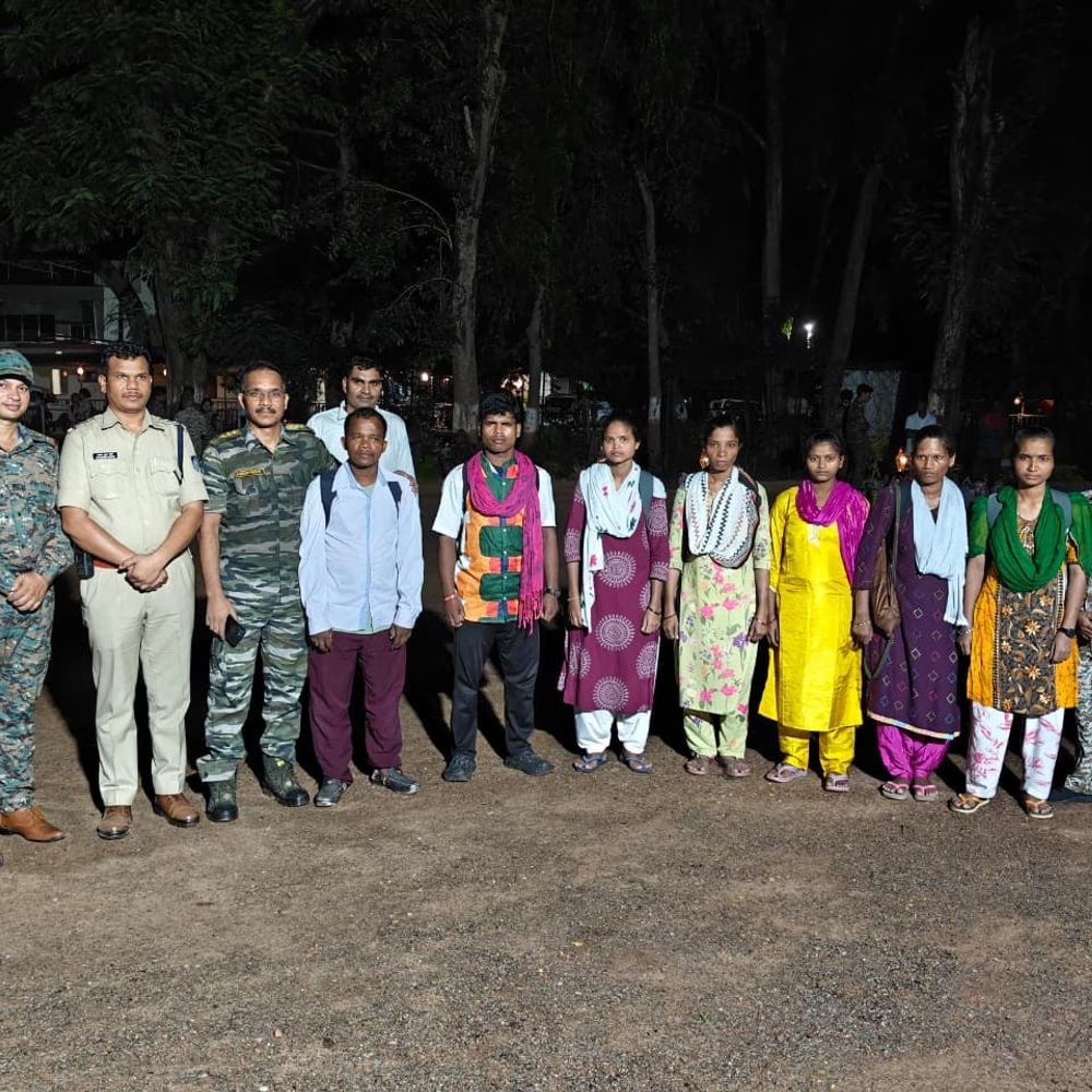 सरेंडर करने वाले 7 पूर्व नक्सली बीजापुर पुलिस को सौंपे:दिसंबर में 13 ने डाले थे हथियार; अब तक 9 को गृह राज्य भेजा