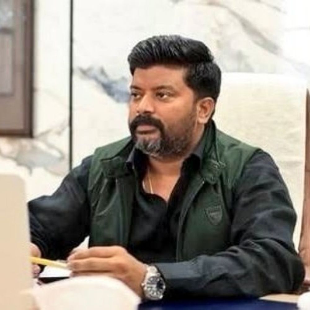 शंख एयर मालिक के लखनऊ आवास पर IT पहुंची:शंख एयर के मालिक श्रवण विश्वकर्मा के आय की जांच शुरू