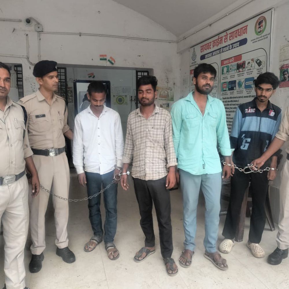 सतना में शिक्षक के घर लाखों की चोरी का खुलासा:4 आरोपी गिरफ्तार, नकदी समेत 8 लाख का सामान बरामद
