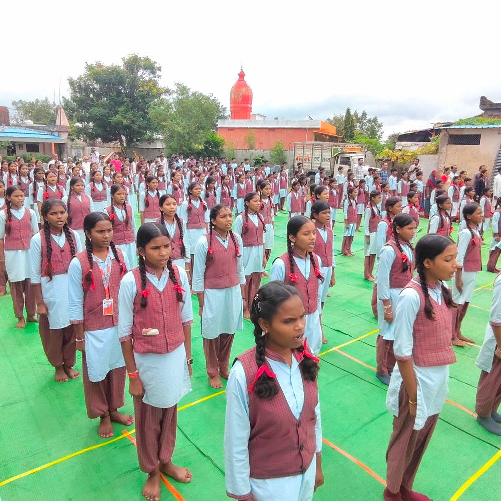 रायसेन के सरस्वती विद्या मंदिर में वंदेमातरम् का सामूहिक गायन:'नमामि भारतम्' कार्यक्रम में विद्यार्थी, अभिभावक और नागरिक हुए शामिल