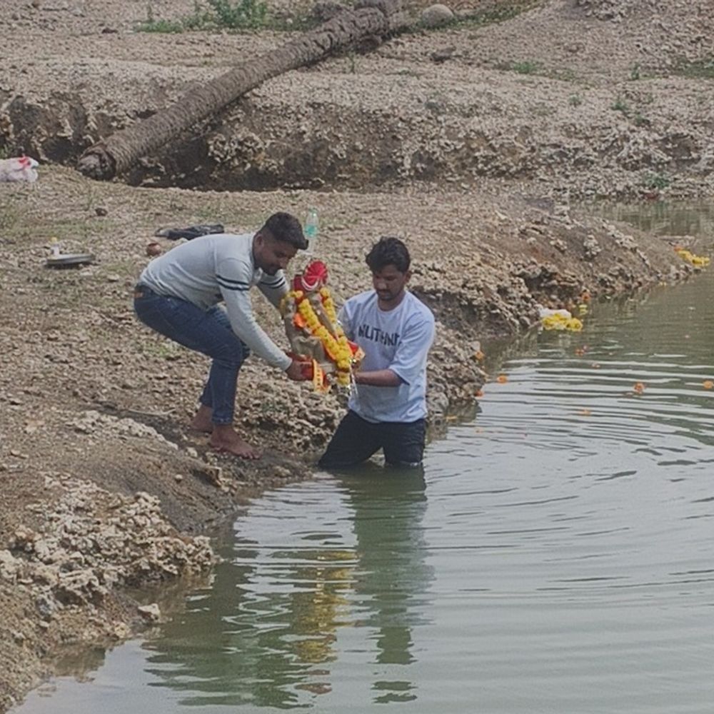 नीमच में 3 मुख्य घाटों पर गणेश विसर्जन:5 कलेक्शन सेंटर्स पर प्रतिमाएं जमा कराईं, फिर इन्हें विसर्जन स्थलों तक पहुंचाया