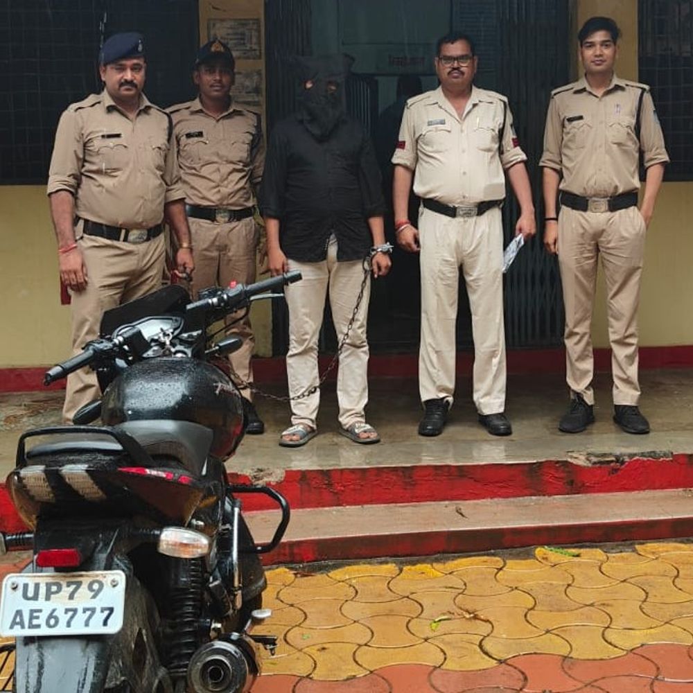150 CCTV खंगालने के बाद यूपी से पकड़ा लुटेरा:चोरी की बाइक और नकदी बरामद, दो फरार; ओरछा में हाइवे पर दंपति को लूटा था