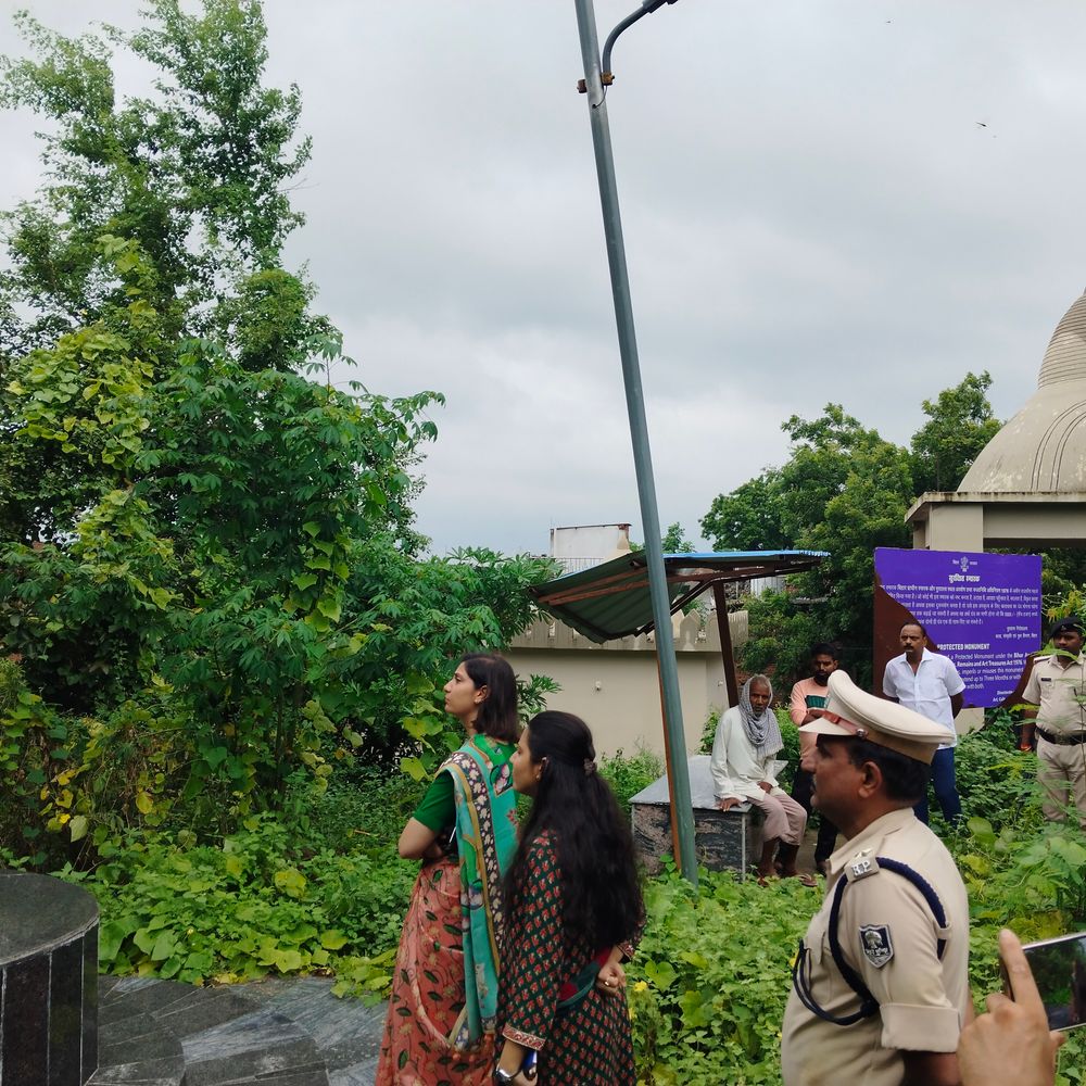 2.65 करोड़ खर्च के बाद चौसा युद्ध मैदान में झाड़ी:बक्सर में DM साहिला ने किया इंस्पेक्शन, लोगों को रेनोवेशन की उम्मीद