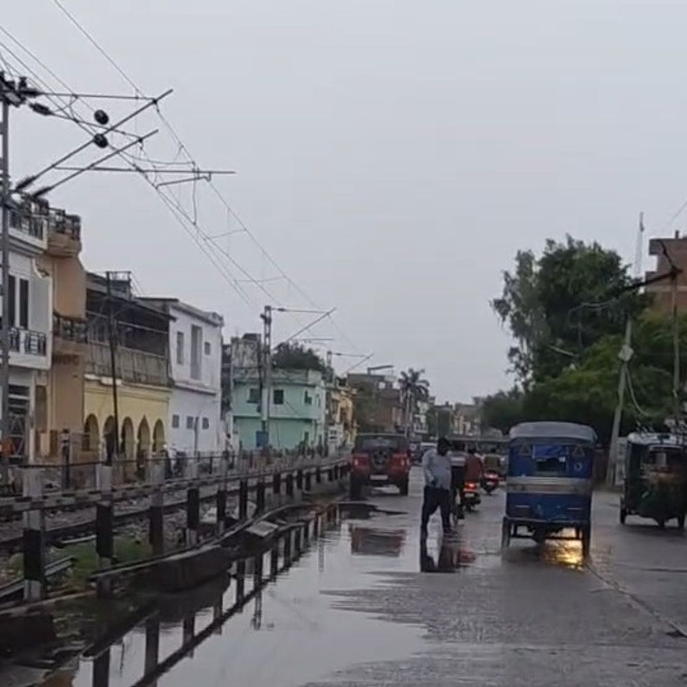 फर्रुखाबाद में सुबह 45 मिनट बरसे बादल:3 दिन से उमस और तेज धूप से परेशान थे लोग, अधिकतम तापमान 28 डिग्री