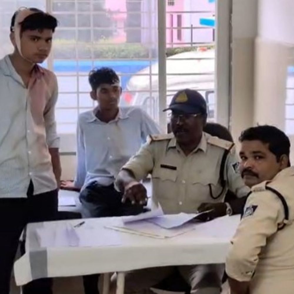 अमरकंटक नवोदय स्कूल में छात्रों के दो गुटों में मारपीट:7 बच्चे घायल, 21 छात्र निलंबित; 6 सदस्यीय जांच टीम 2 दिन में देगी रिपोर्ट