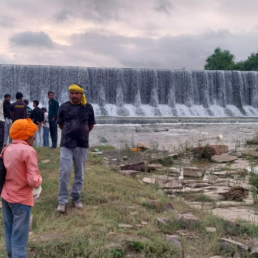 गणेश विसर्जन के दौरान सिंध नदी में बहा युवक:दोस्तों के साथ गुना गया था प्रदीप, SDRF टीम तलाश में जुटी