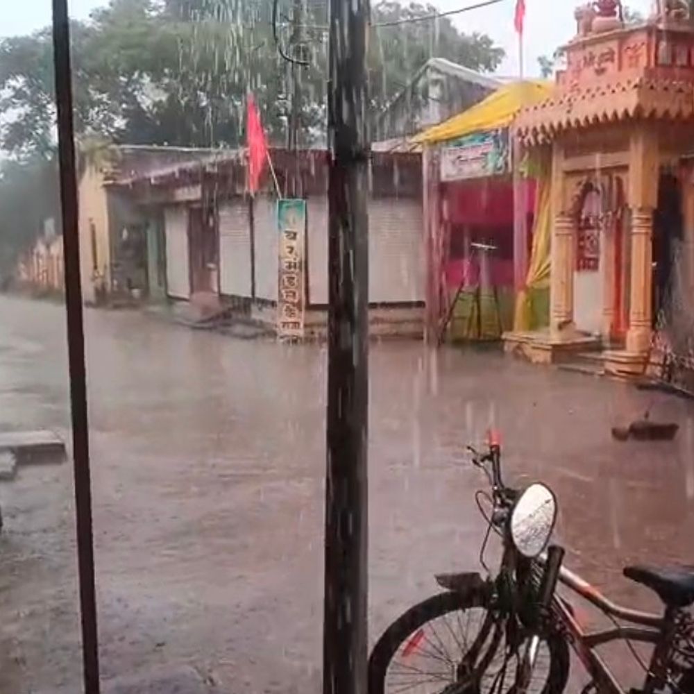 बरमंडल में 15 मिनट तेज हवा के साथ बारिश:धार क्षेत्र में कई जगह नहीं गिरा पानी, फसलों को परेशानी का डर