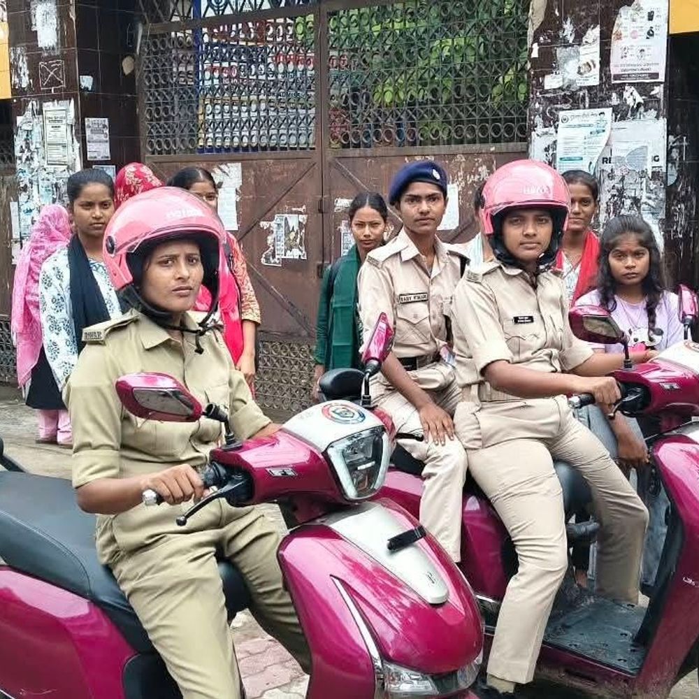 छात्राओं की सुरक्षा के लिए 'पुलिस दीदी' मैदान में:स्कूलों-कॉलेजों में छात्राओं से संवाद कर समस्याओं को समझ रही पुलिस