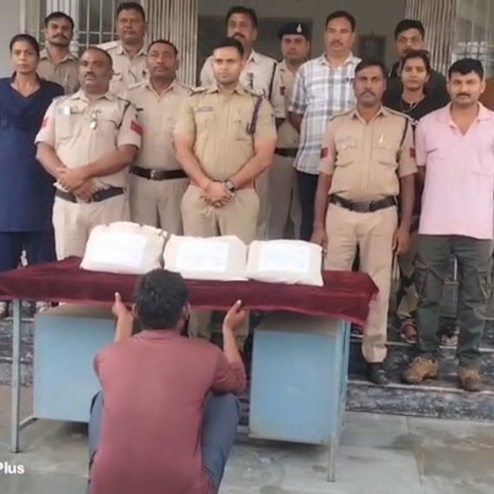 3 किलो गांजे के साथ तस्कर गिरफ्तार:60 हजार रुपए का गांजा जब्त, नशे के खिलाफ  पुलिस को सफलता