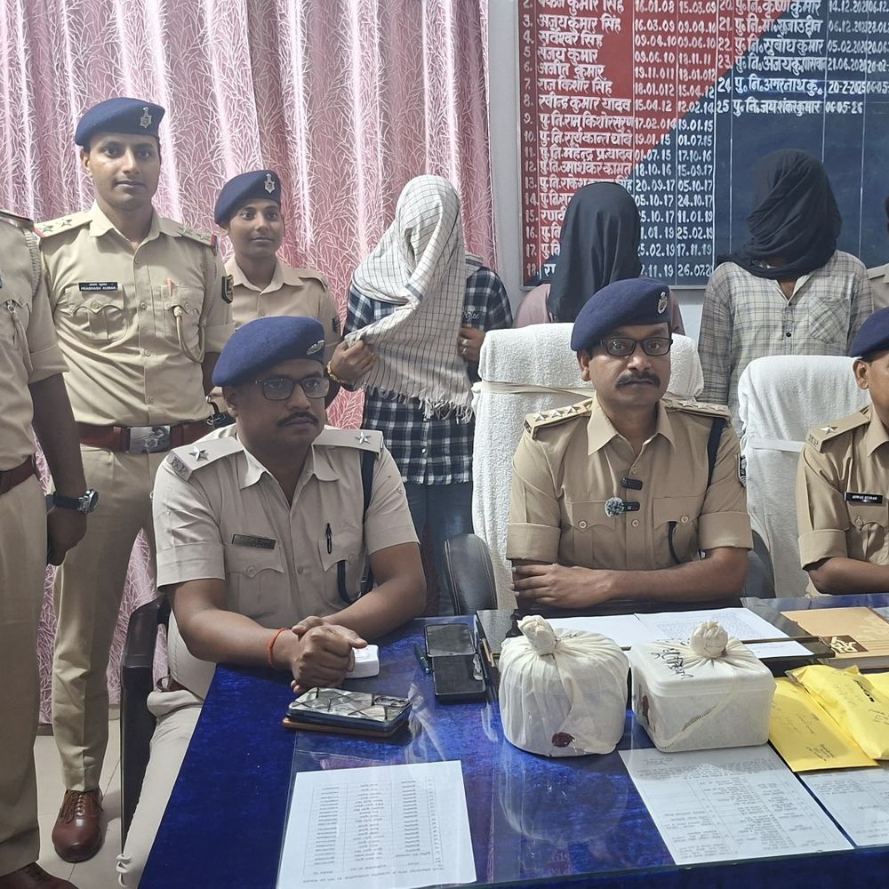सहरसा में पति-पत्नी समेत 3 ब्राउन शुगर तस्कर गिरफ्तार:टिफिन से 35 लाख का स्मैक और 2.11 लाख कैश जब्त, नेटवर्क का खुलासा